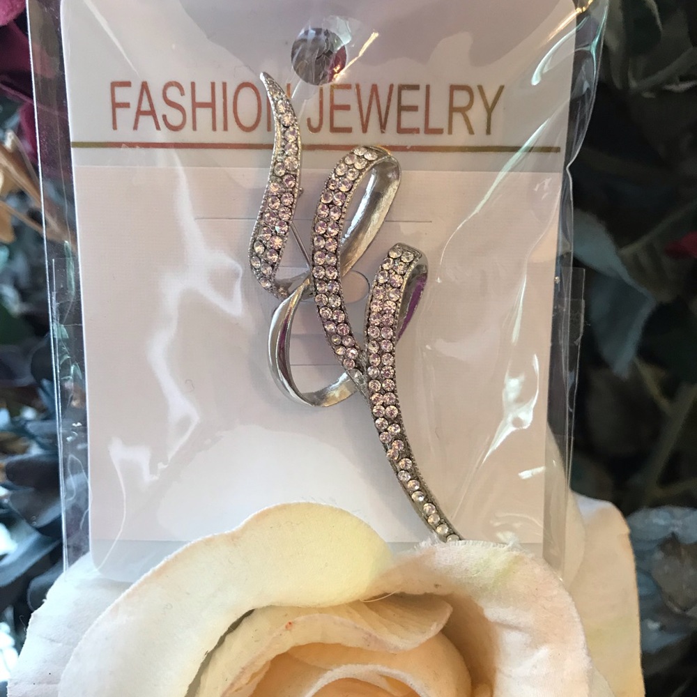 🆕 New Clear Rhinestone Brooch